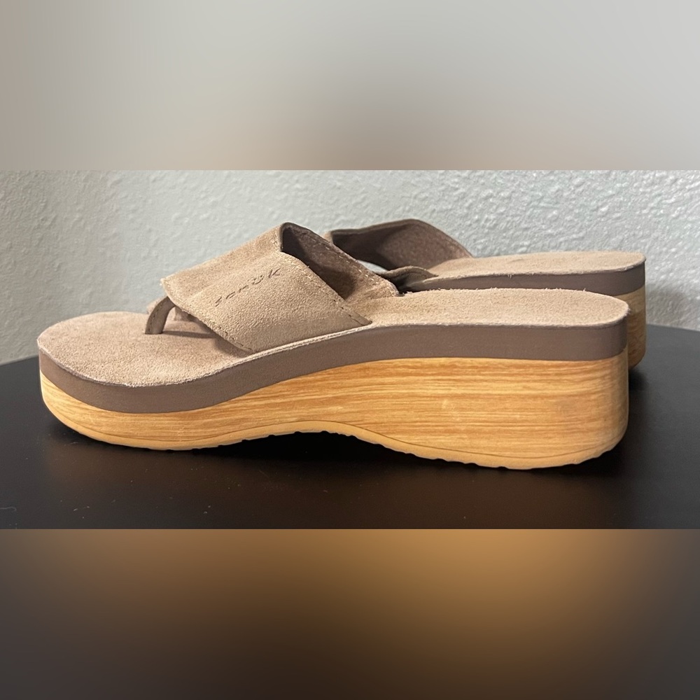 Sanuk Leather Suede Platform Sandals Vacation Beachwear Resortwear Casual Classy